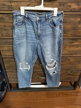 American Eagle Mom Jean Strigid Lt Blue Ripped Slim-Straight Size 14 XSHORT